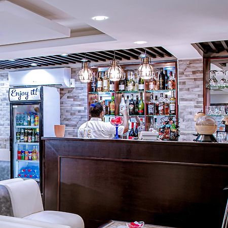 Serena Hotel Дуала Экстерьер фото