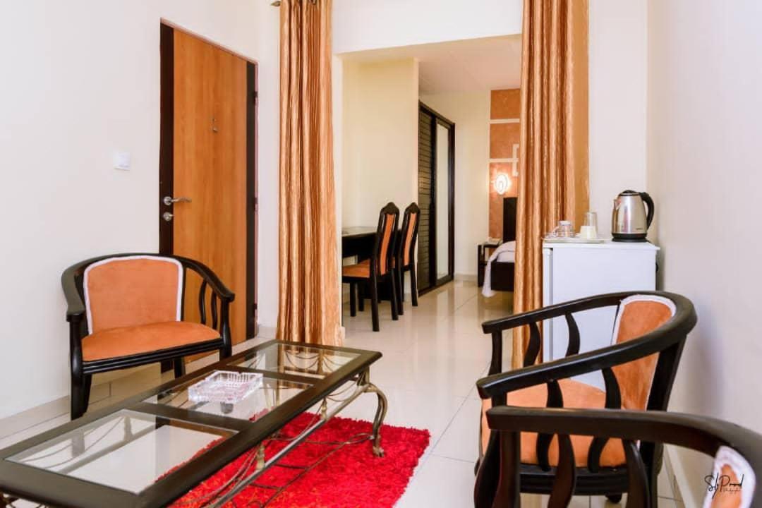 Serena Hotel Дуала Экстерьер фото