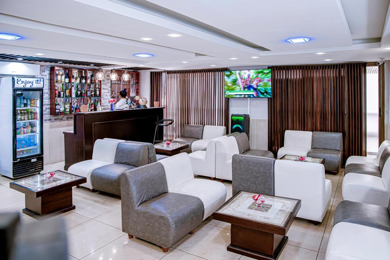 Serena Hotel Дуала Экстерьер фото