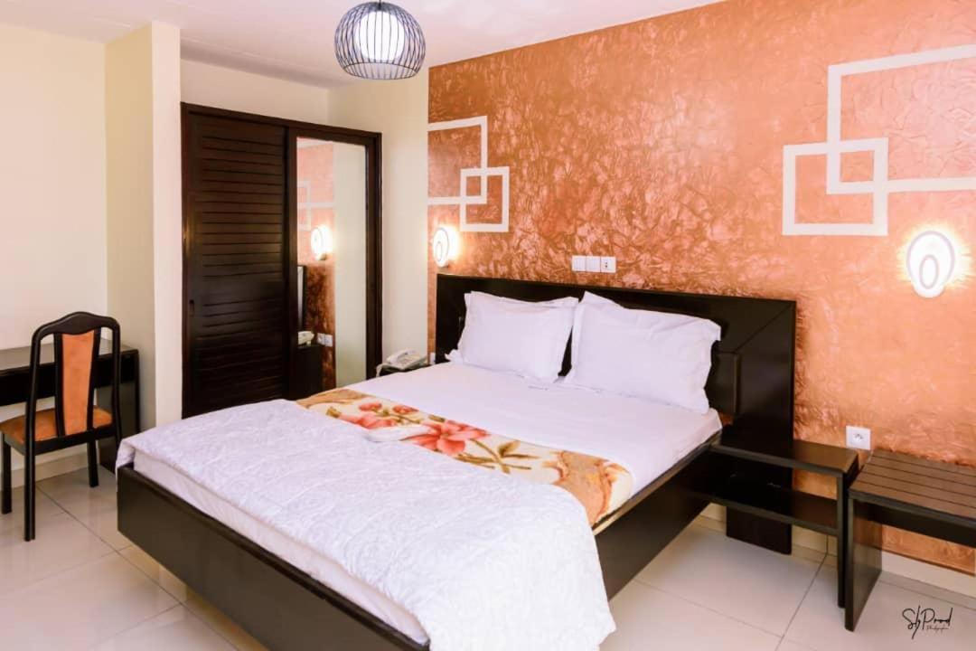 Serena Hotel Дуала Экстерьер фото